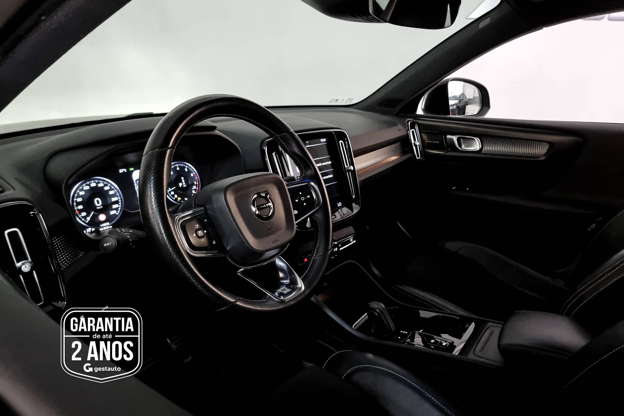 VOLVO-XC40 T5 R-DESIGN