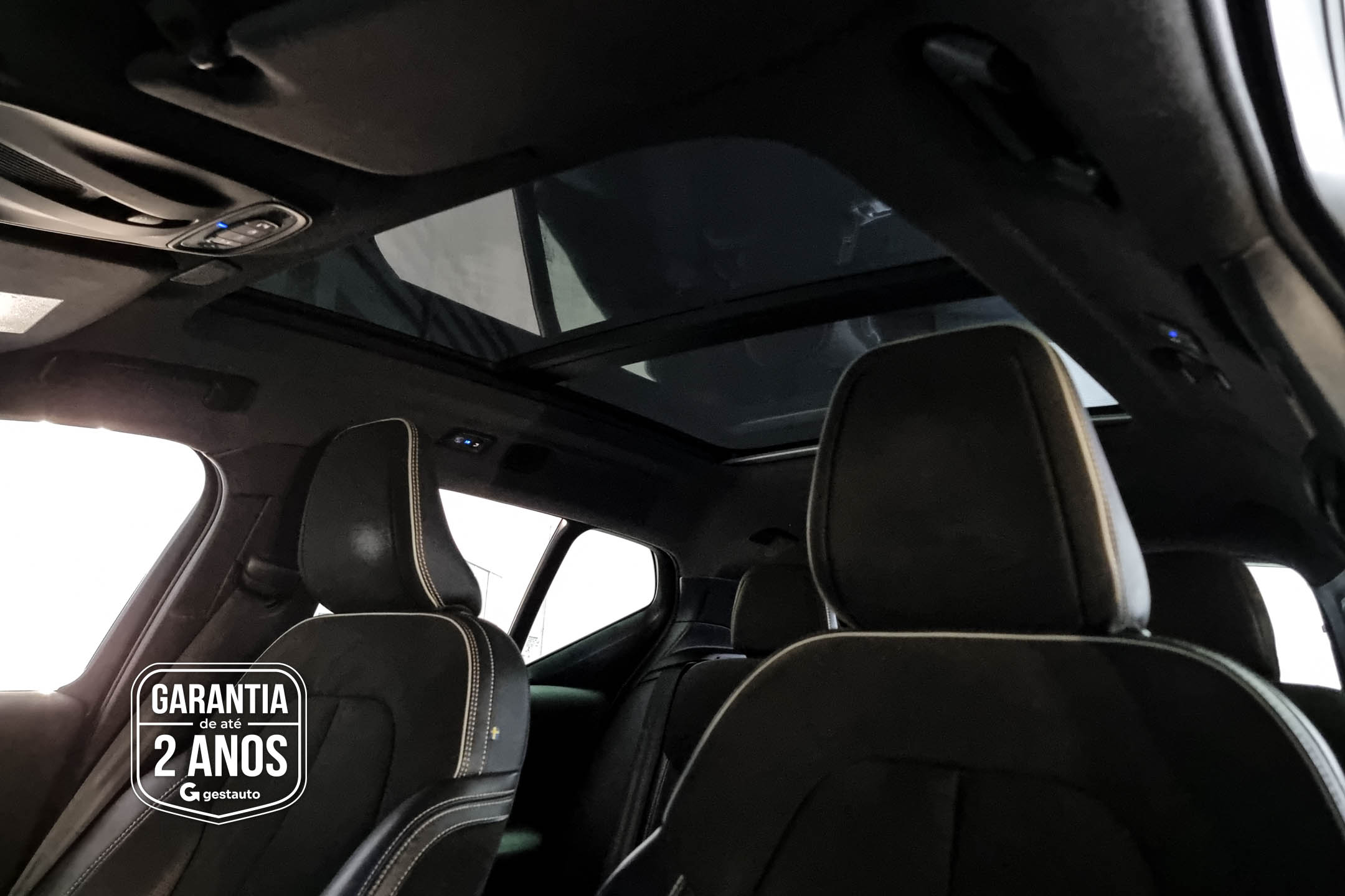 VOLVO-XC40 T5 R-DESIGN