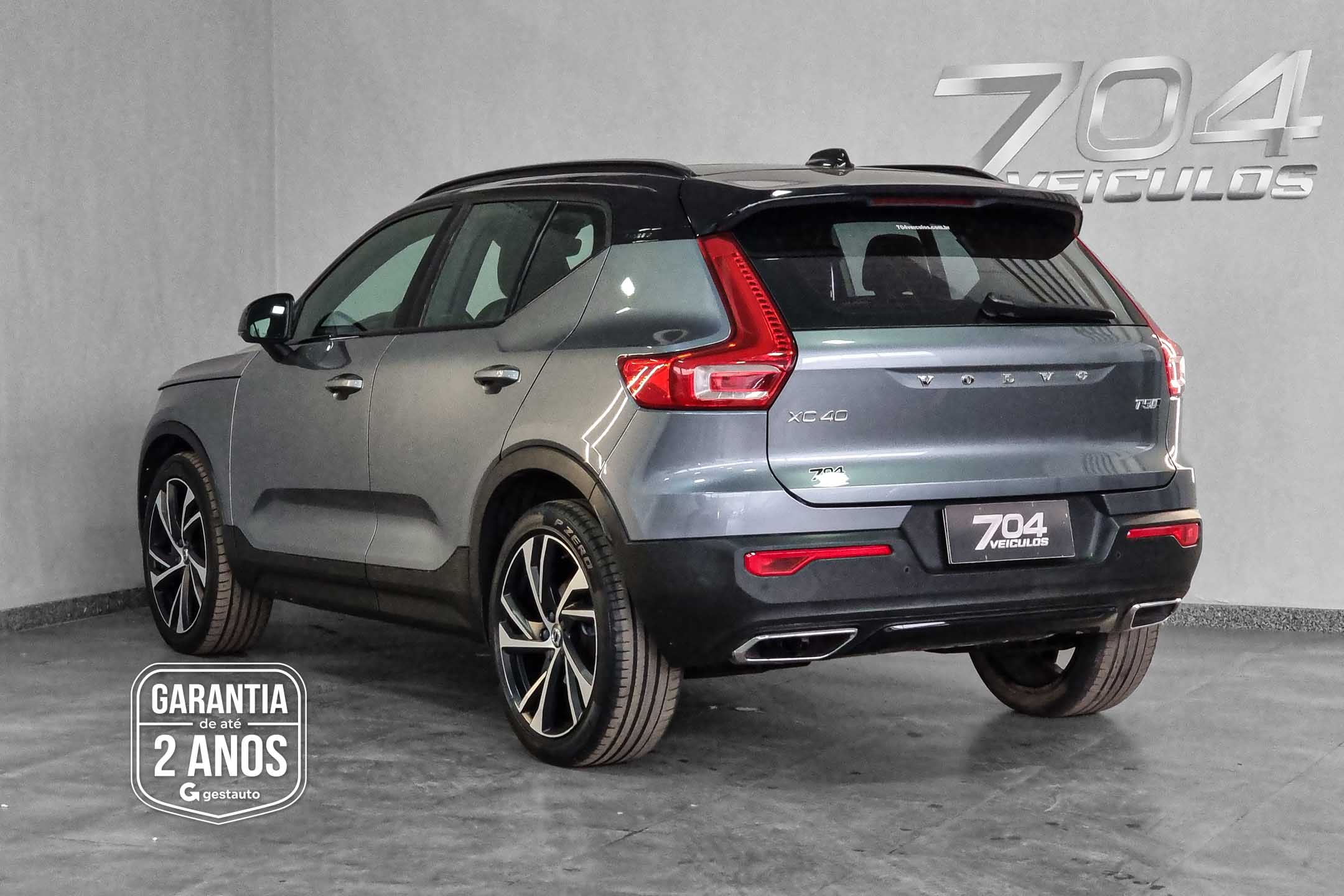 VOLVO-XC40 T5 R-DESIGN