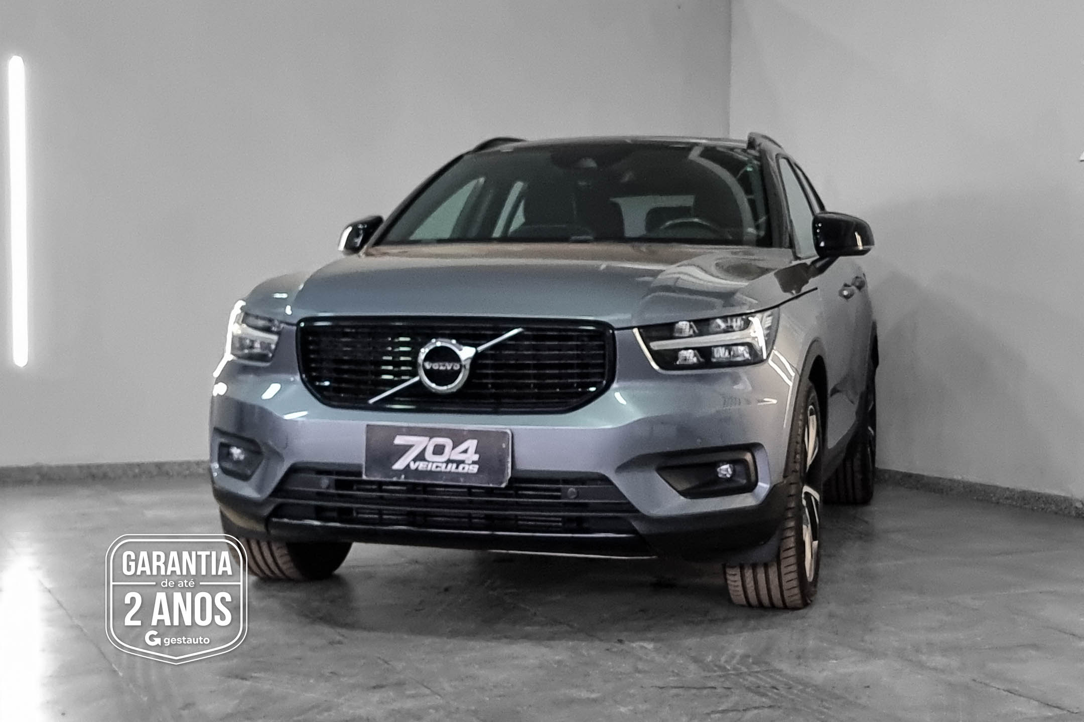 VOLVO-XC40 T5 R-DESIGN