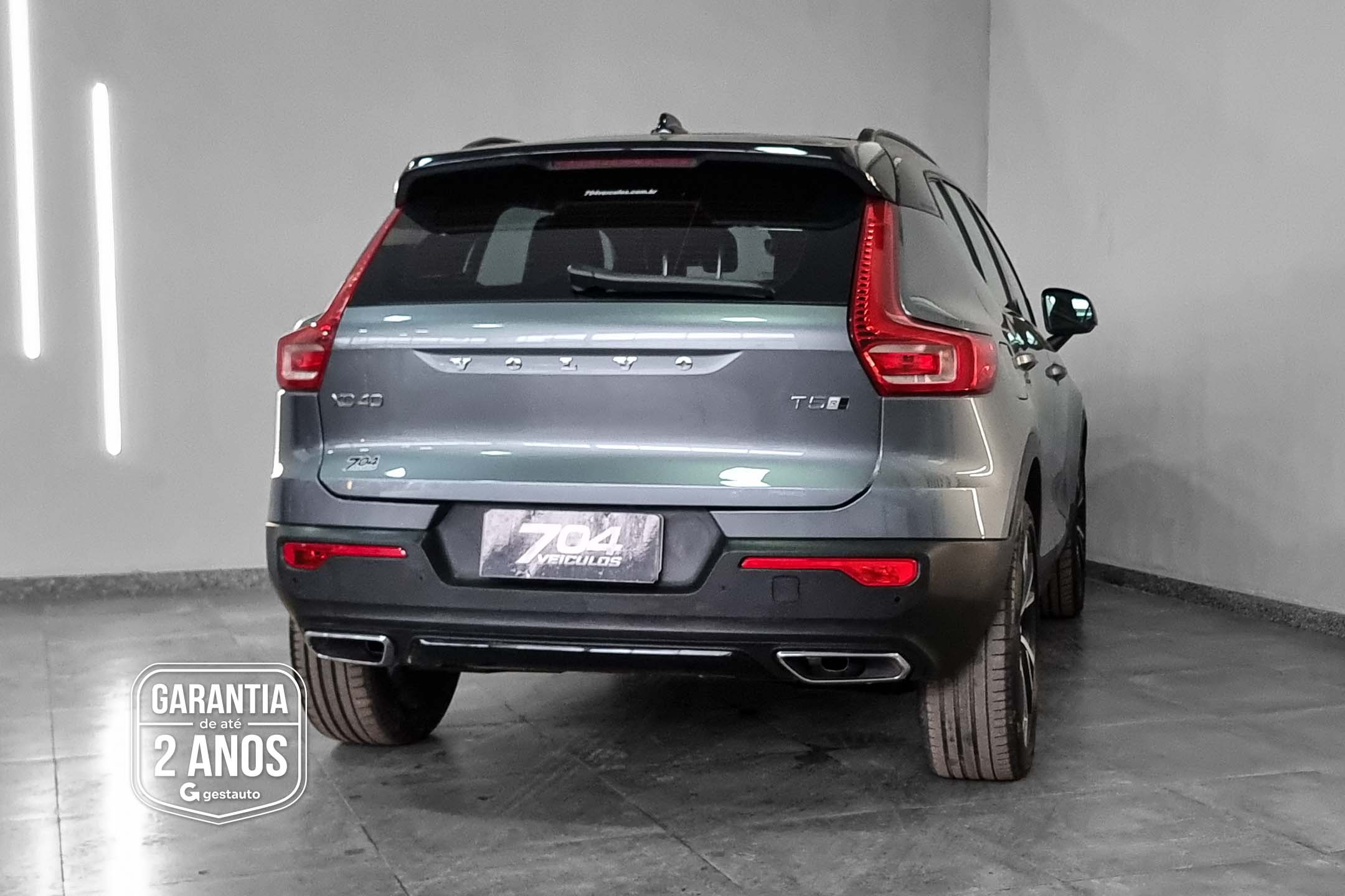 VOLVO-XC40 T5 R-DESIGN