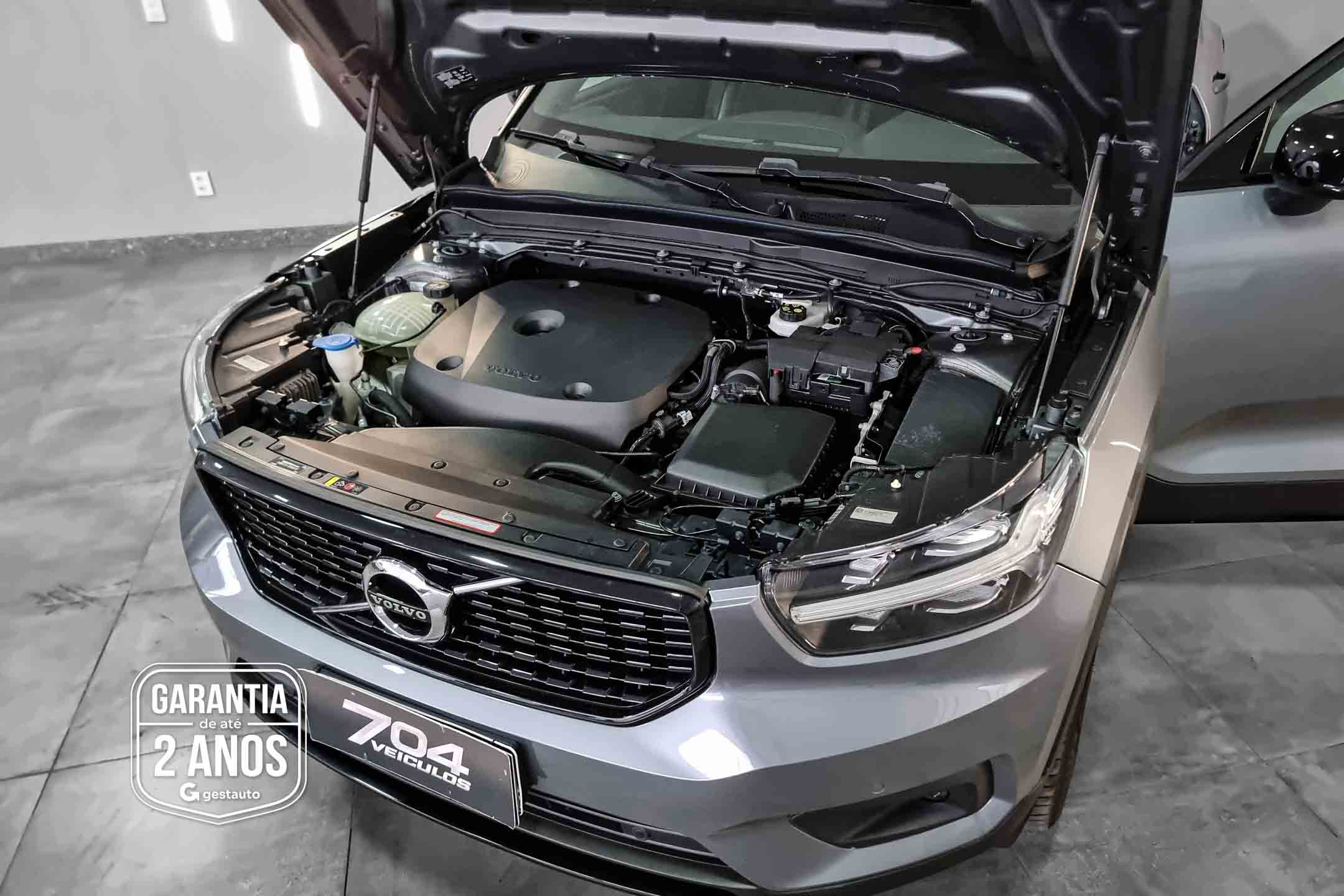VOLVO-XC40 T5 R-DESIGN