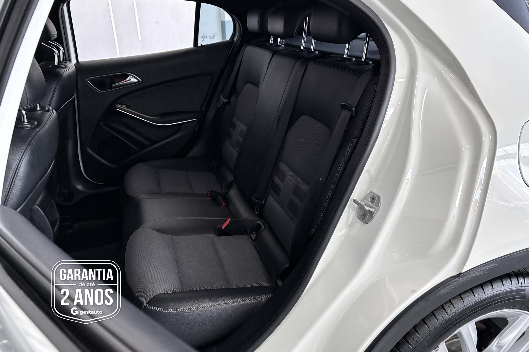 MERCEDES BENZ-GLA200FF