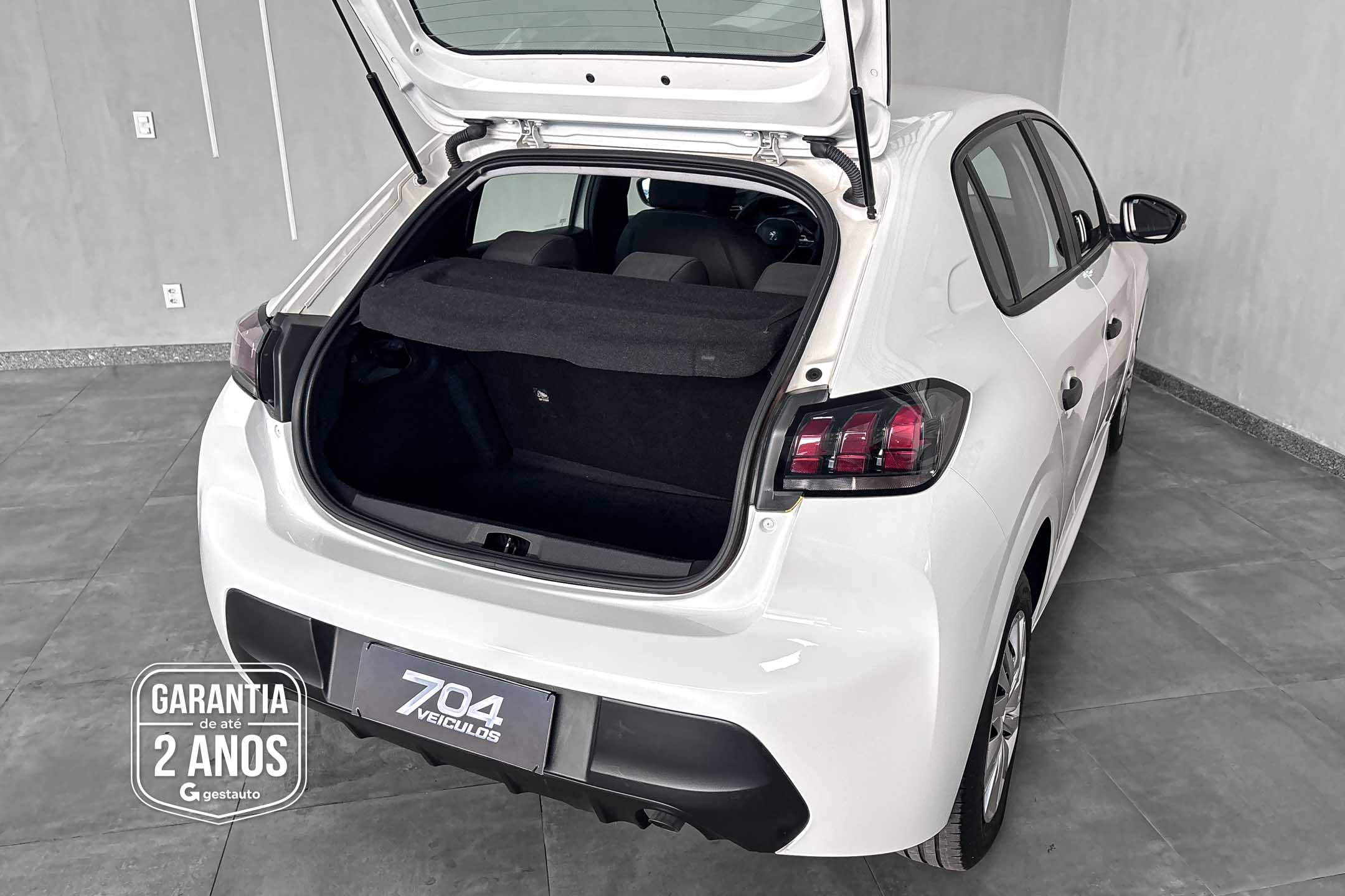 PEUGEOT-208 LIKE MT