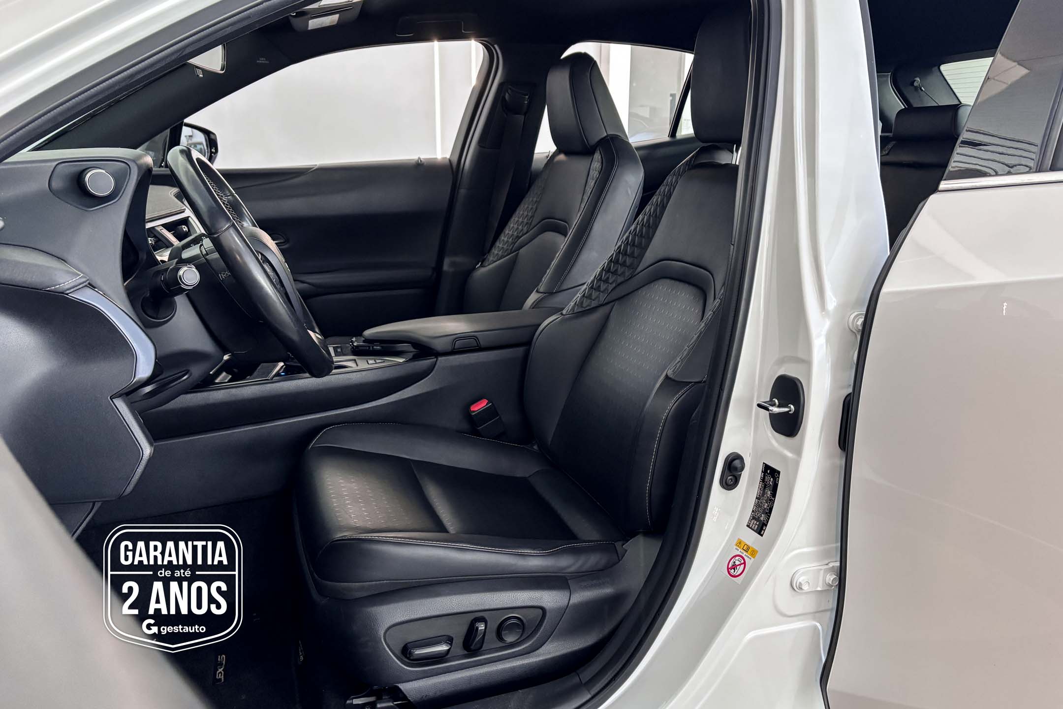 LEXUS-UX 250H DYNAMIC